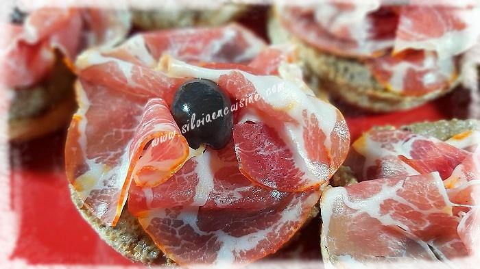 Tartines Tapenade d'Olives noires Aubergines  & Chiffonnade d'échine de porc - CASA RAMÓN