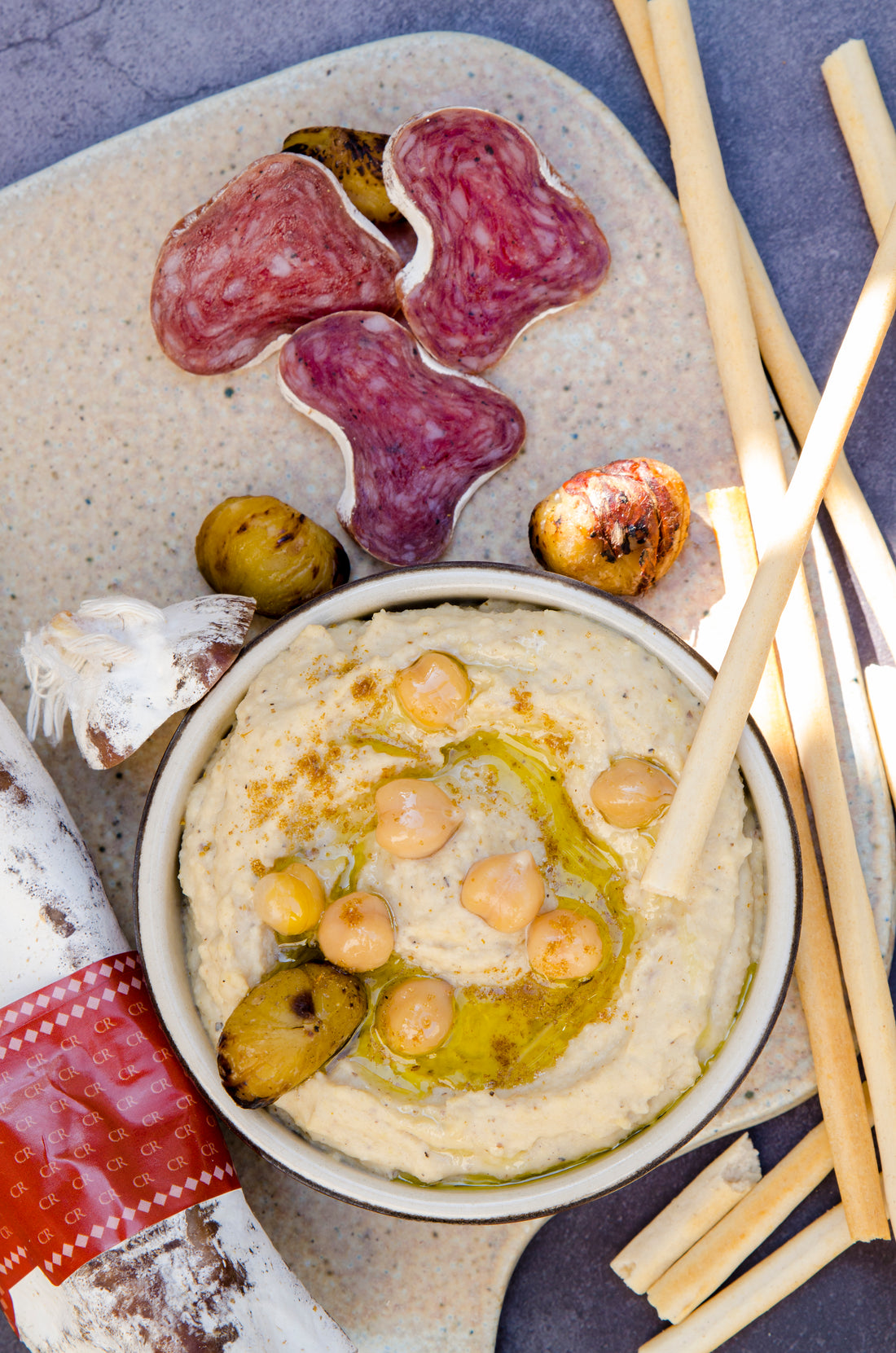 Saucisson aux châtaignes d'Ardèche aux houmous de pois chiches